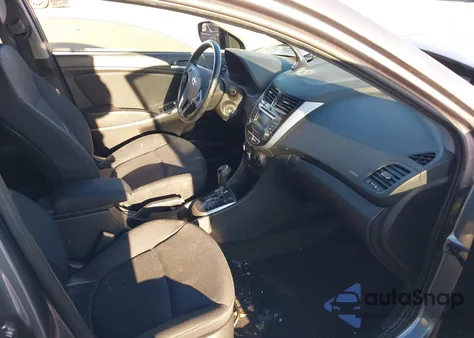 2015 Hyundai Accent Sport z USA, uszkodzony, nr VIN KMHCU5AE4FU233062